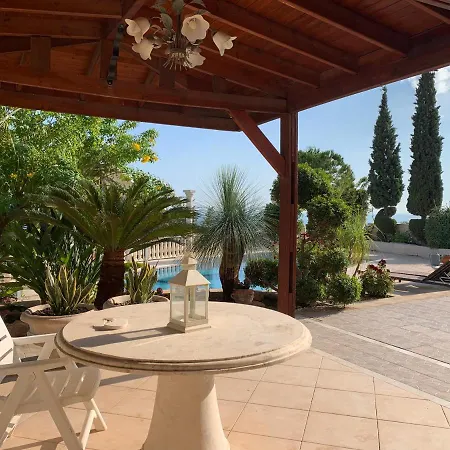 Апартаменты Breath-taking Guest On Hill Top